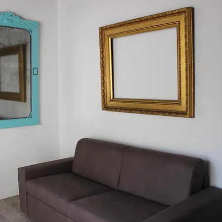 Domus Museum Apartman Nápoly